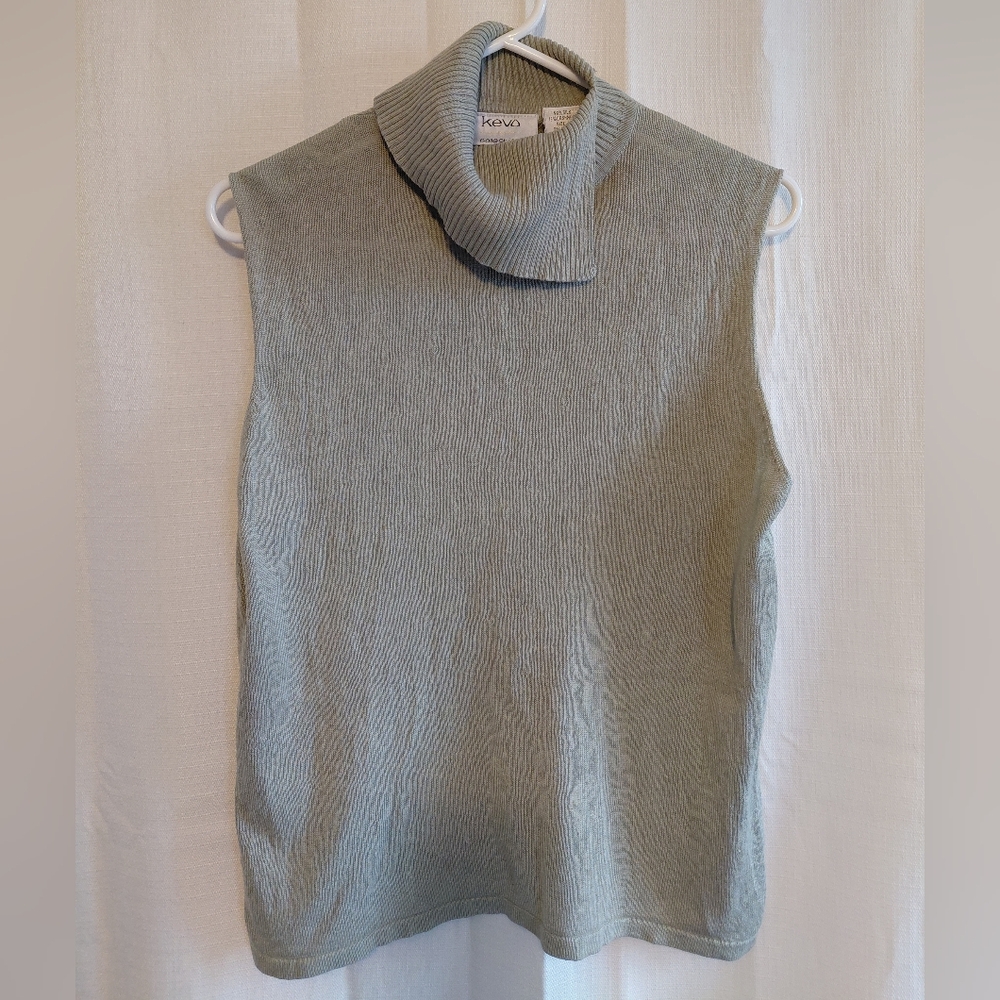 Kevo Sleeveless Pale Green Turtleneck Sweater Made With SILK and CASHMERE